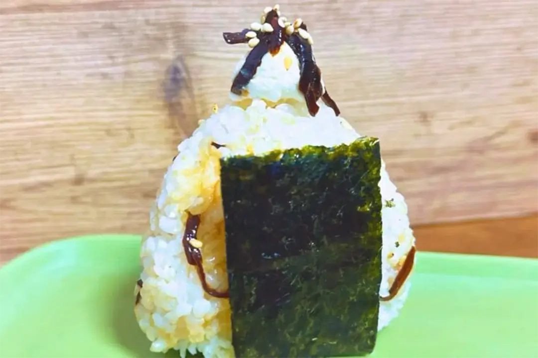 Bioil：おにぎりアクション-chiyo-昆布の佃煮×クリームチーズ×白ごまおむすび