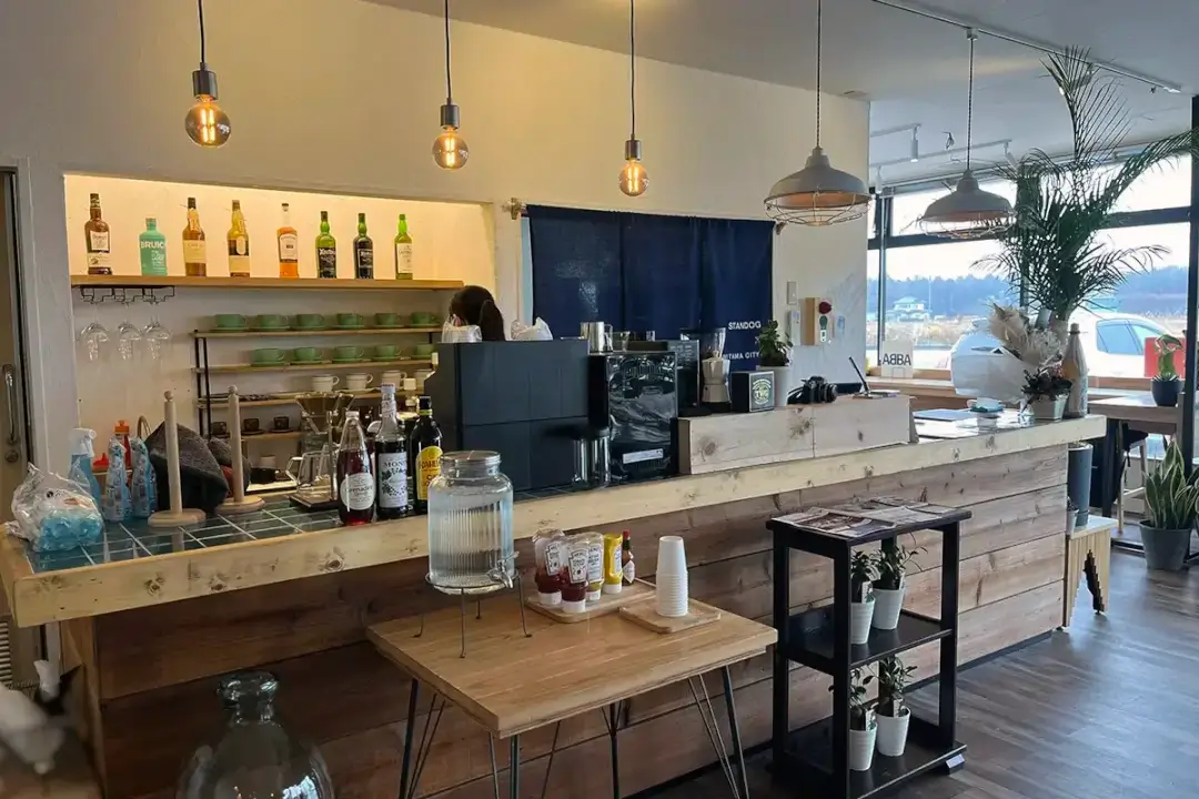 小美玉市：カフェSTANGOG(スタンドッグ)の内装